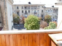Продам трехкомнатную квартиру в центре Севастополя на Большой Морской 39